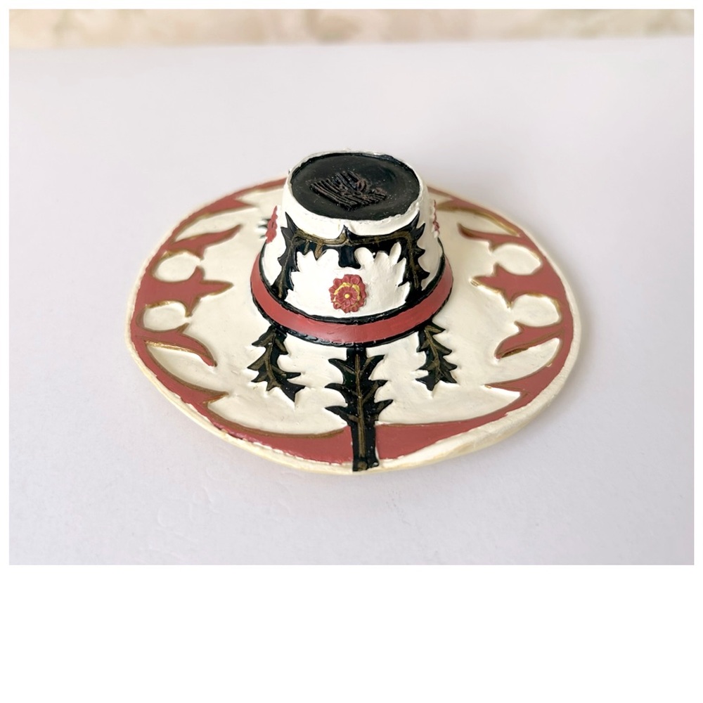Sculptured, miniature hat